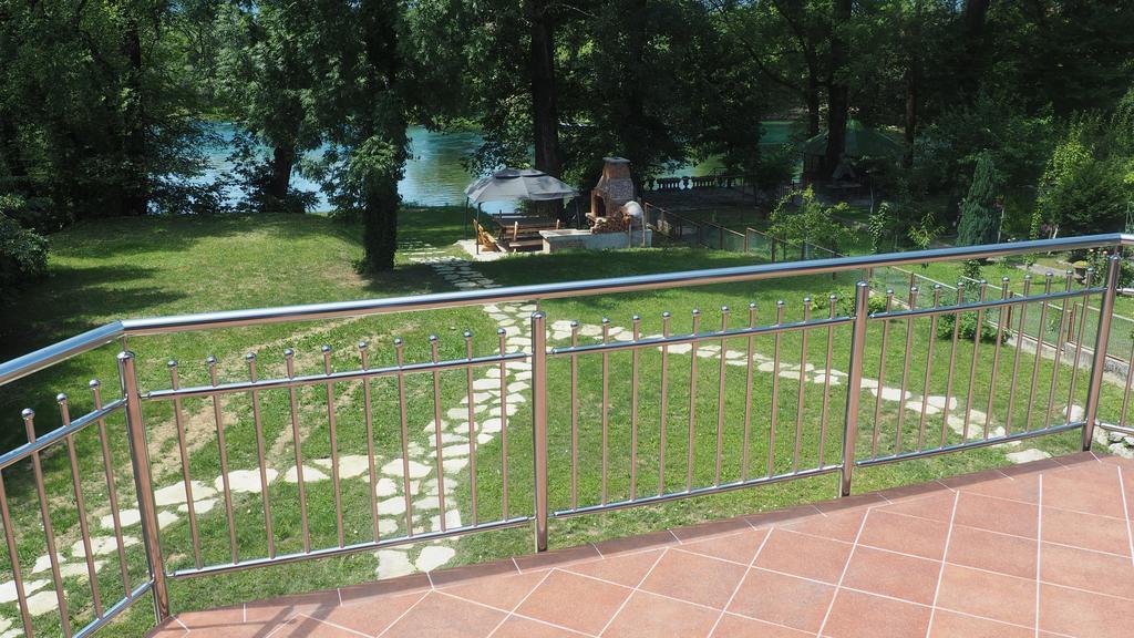 Jasmina Villa *